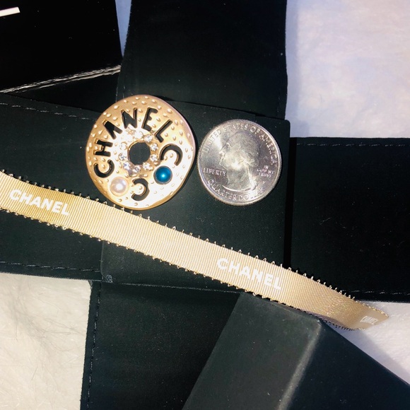 Rare Estate Large Authentic Vintage Round Chanel CC Stud Earrings ✨ - Picture 2 of 3